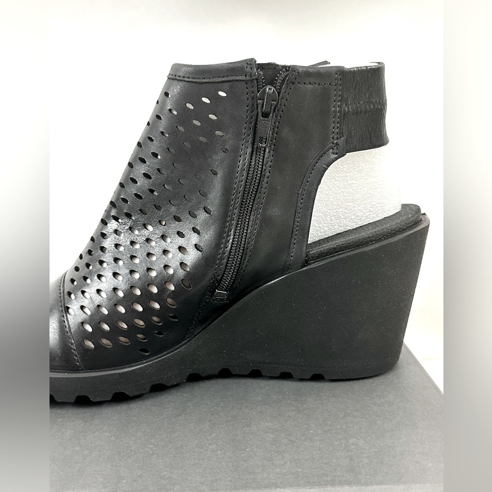 ECCO- FREJA OPEN TOE HOODED WEDGE LEATHER SANDAL BLACK EU SIZE 41 , US 1… - Picture 5 of 8